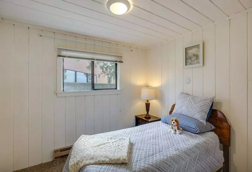 Hilltop Hideout W/ Sweeping Birch Bay Views