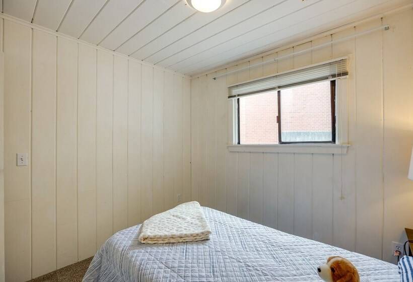 Hilltop Hideout W/ Sweeping Birch Bay Views