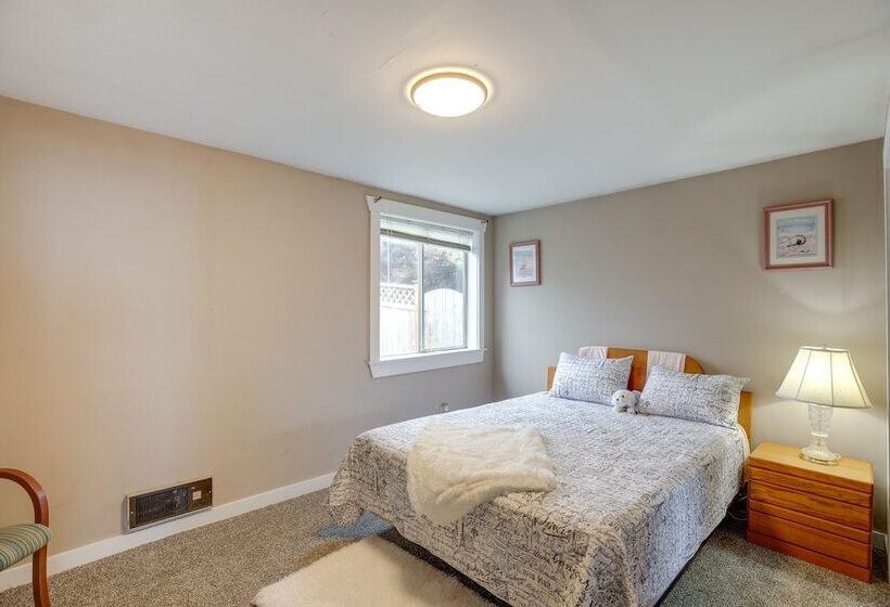 Hilltop Hideout W/ Sweeping Birch Bay Views