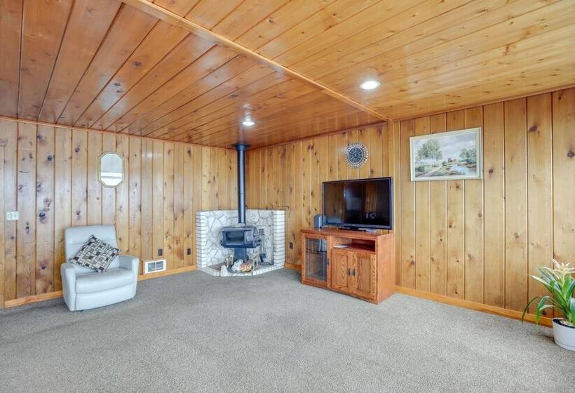 Hilltop Hideout W/ Sweeping Birch Bay Views