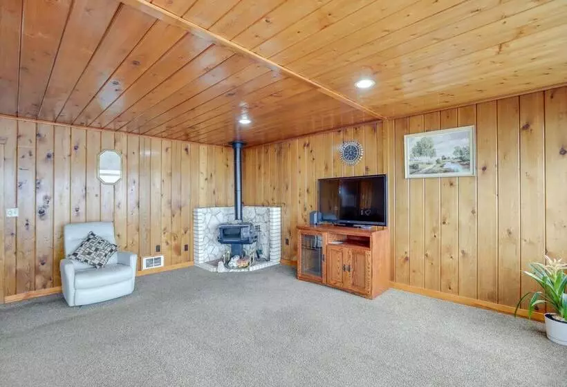 Hilltop Hideout W/ Sweeping Birch Bay Views