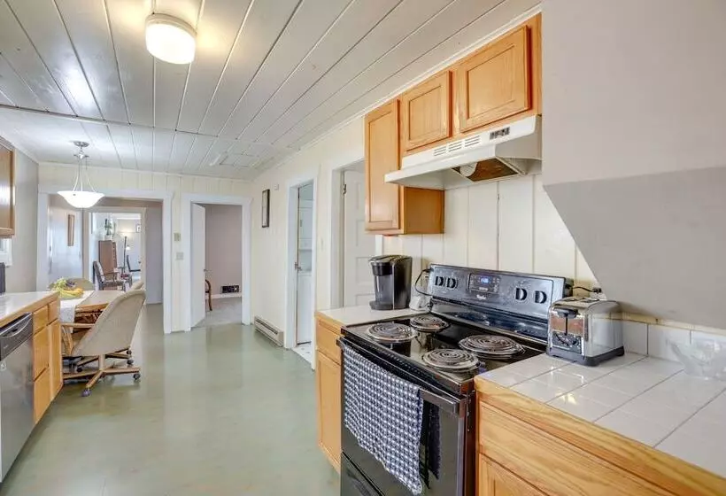 Hilltop Hideout W/ Sweeping Birch Bay Views