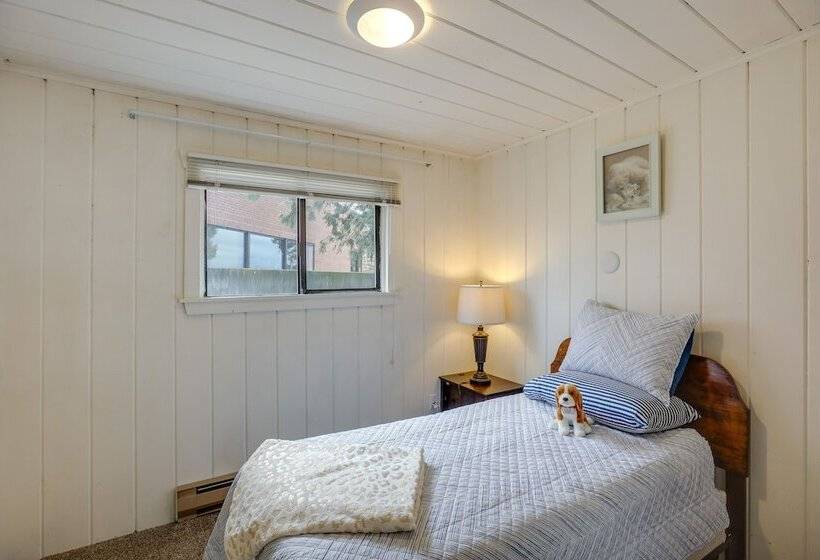 Hilltop Hideout W/ Sweeping Birch Bay Views