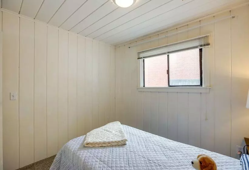 Hilltop Hideout W/ Sweeping Birch Bay Views