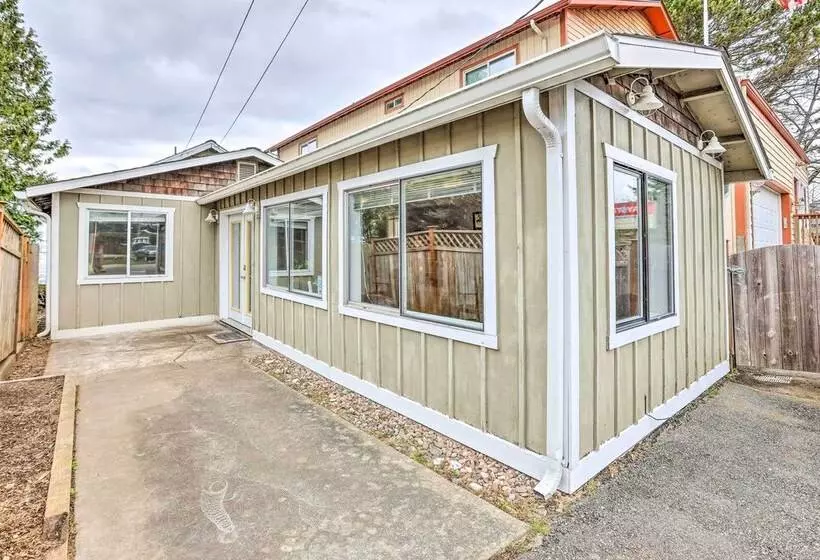 Hilltop Hideout W/ Sweeping Birch Bay Views