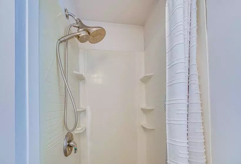 Lakefront Brohman Retreat W/ Dock & Fire Pit!