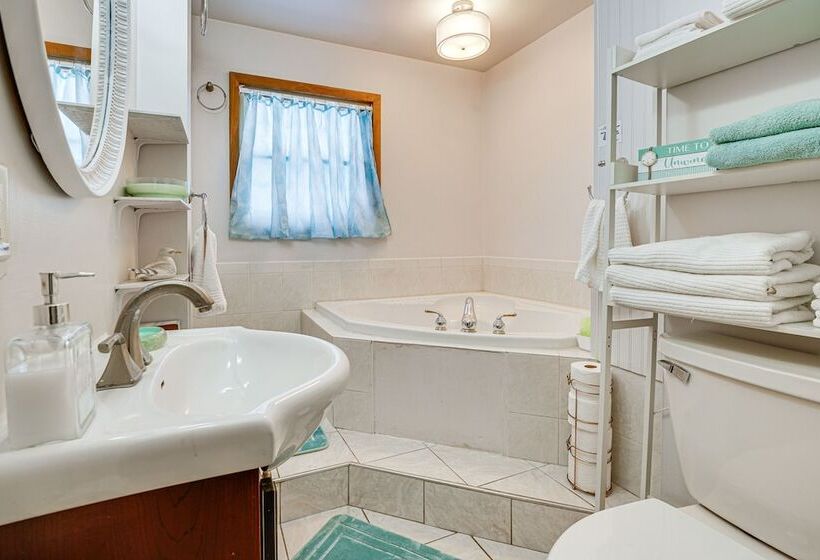 Lakefront Brohman Retreat W/ Dock & Fire Pit!