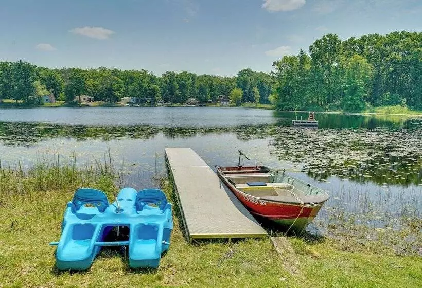 Lakefront Brohman Retreat W/ Dock & Fire Pit!