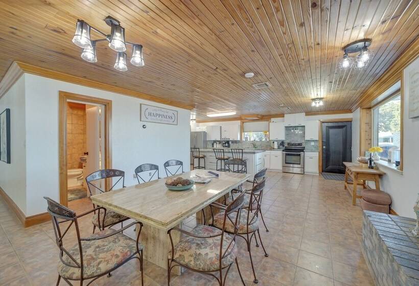 Lakefront Eufaula Escape W/ Dock + Private Beach!