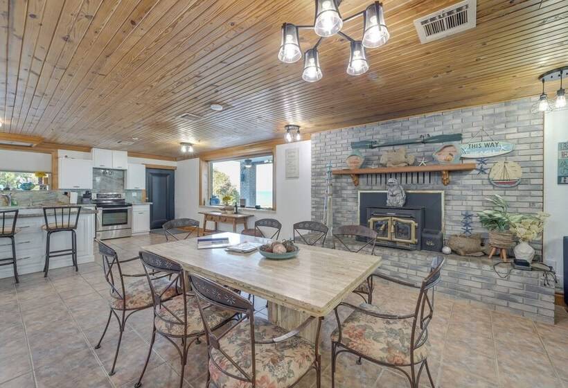 Lakefront Eufaula Escape W/ Dock + Private Beach!