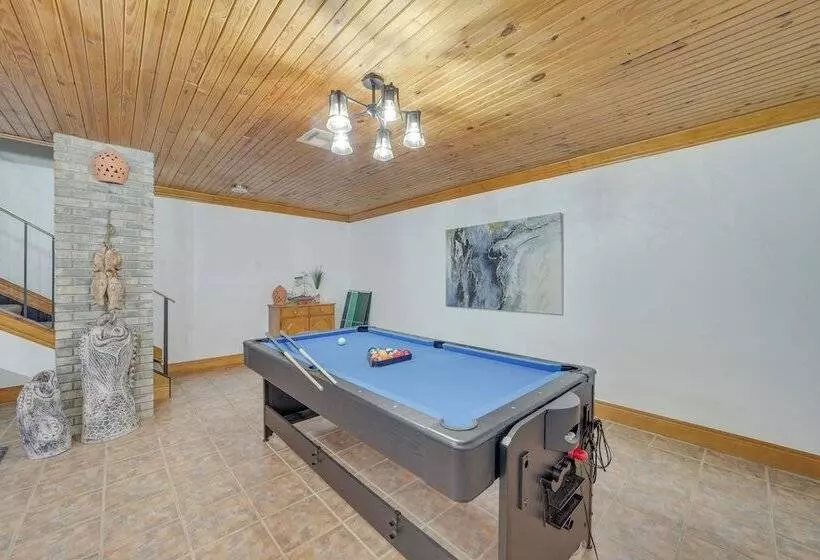 Lakefront Eufaula Escape W/ Dock + Private Beach!