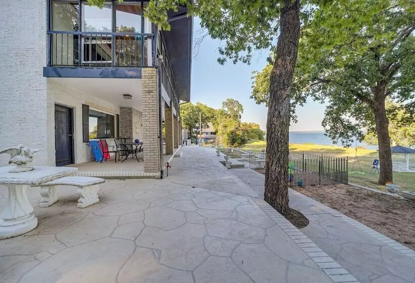 Lakefront Eufaula Escape W/ Dock + Private Beach!