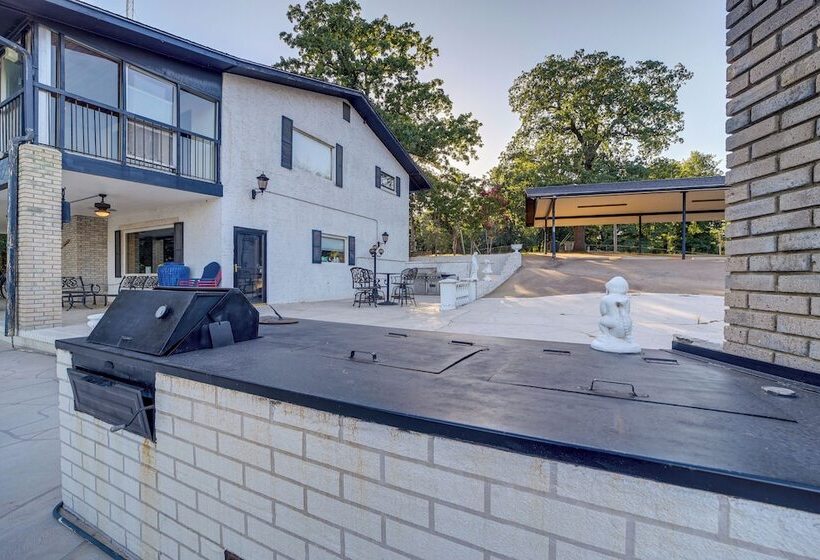 Lakefront Eufaula Escape W/ Dock + Private Beach!