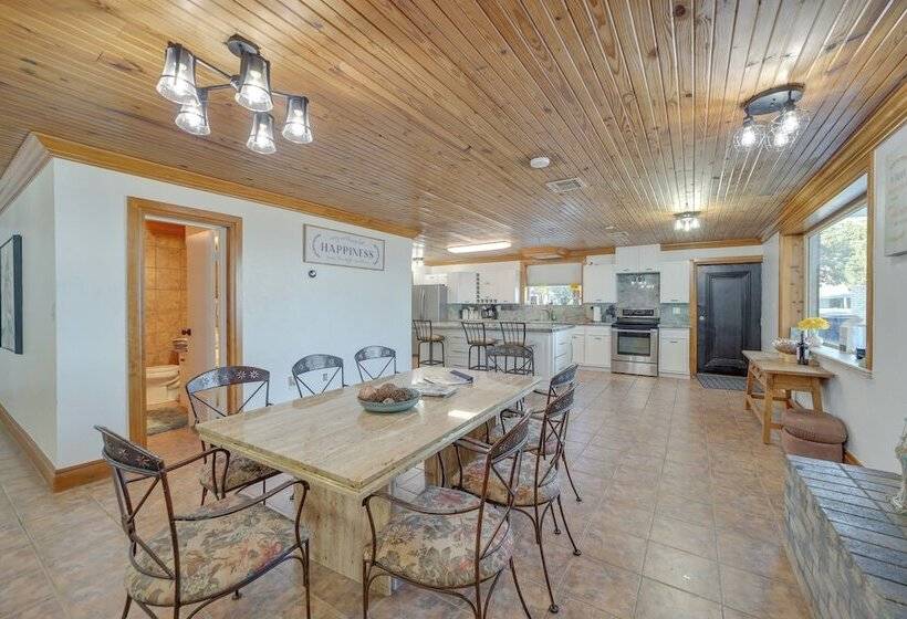 Lakefront Eufaula Escape W/ Dock + Private Beach!