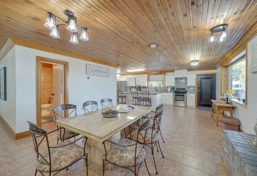 Lakefront Eufaula Escape W/ Dock + Private Beach!