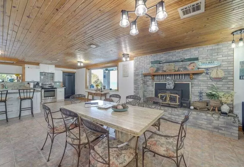 Lakefront Eufaula Escape W/ Dock + Private Beach!