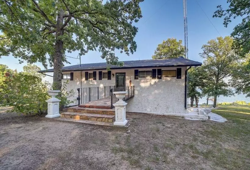 Lakefront Eufaula Escape W/ Dock + Private Beach!