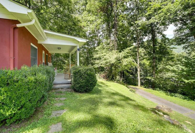 Maggie Valley Cottage Near Festival Grounds!