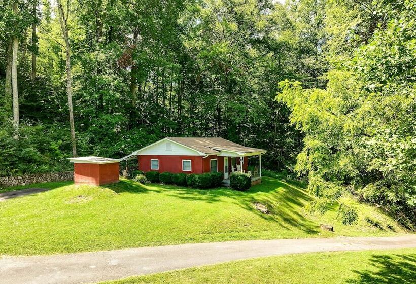 Maggie Valley Cottage Near Festival Grounds!