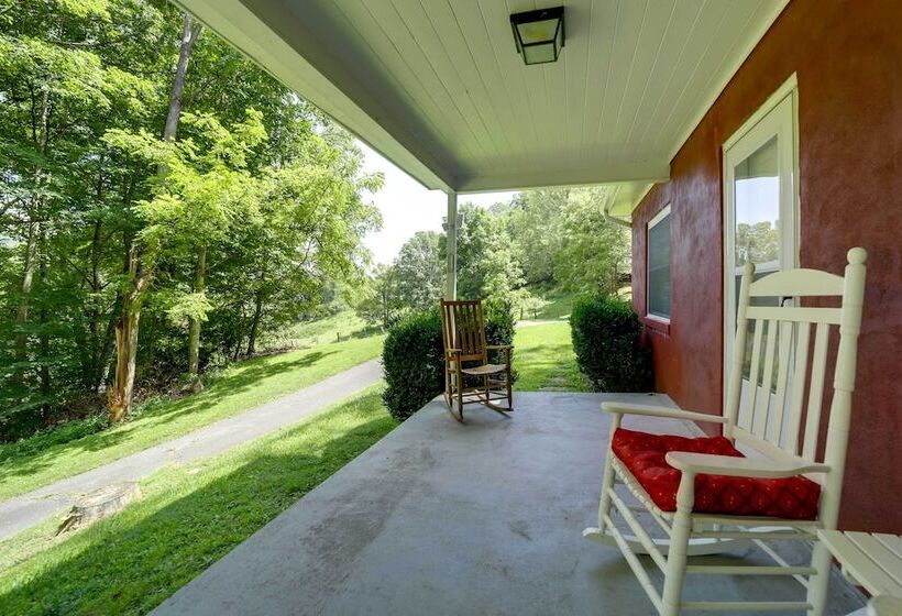 Maggie Valley Cottage Near Festival Grounds!