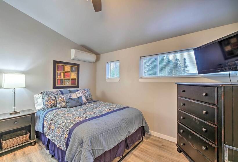 Modern Edgewood Home Near Tacoma W/ Deck!