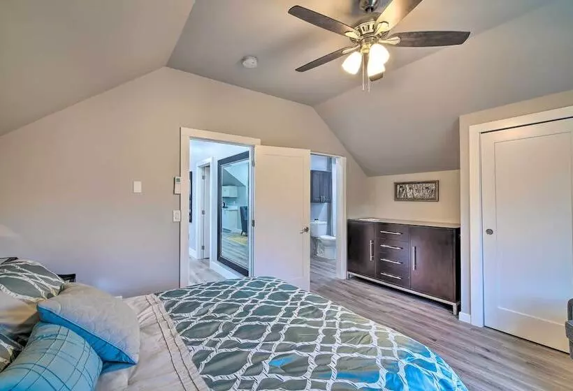 Modern Edgewood Home Near Tacoma W/ Deck!