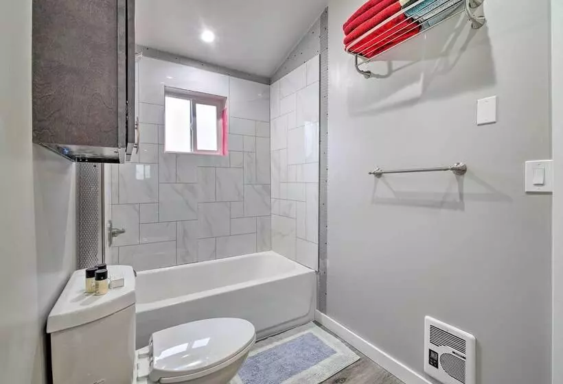 Modern Edgewood Home Near Tacoma W/ Deck!