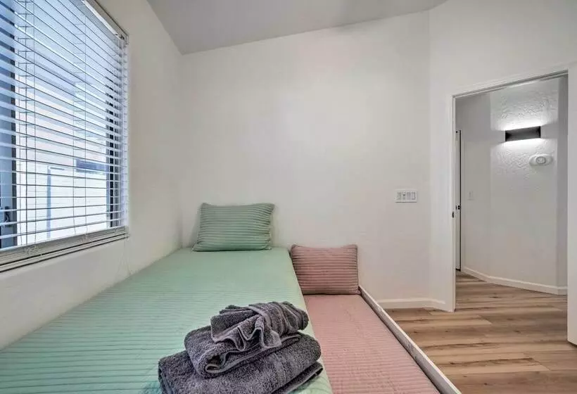 Modern Home W/ Putting Green, 2 Mi To Golfing