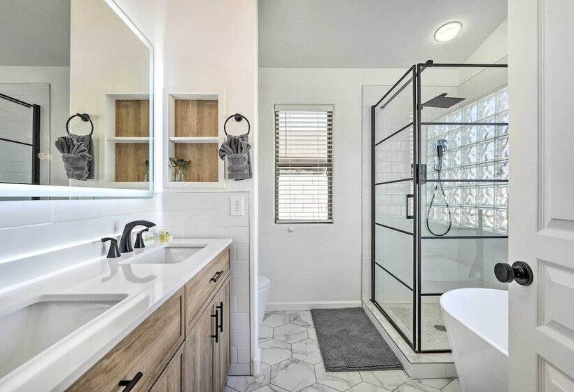 Modern Home W/ Putting Green, 2 Mi To Golfing