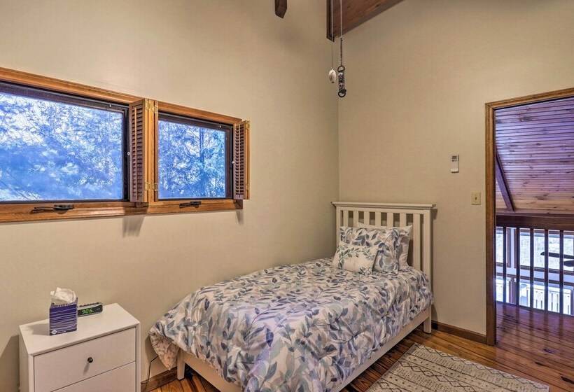 Modern Mtn Retreat W/ Hot Tub & Stellar Views!