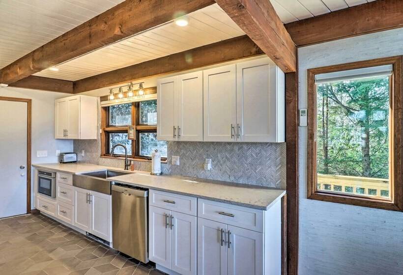 Modern Mtn Retreat W/ Hot Tub & Stellar Views!