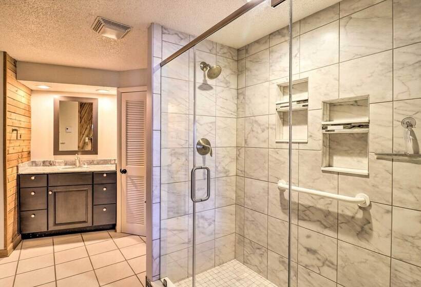 Modern Mtn Retreat W/ Hot Tub & Stellar Views!