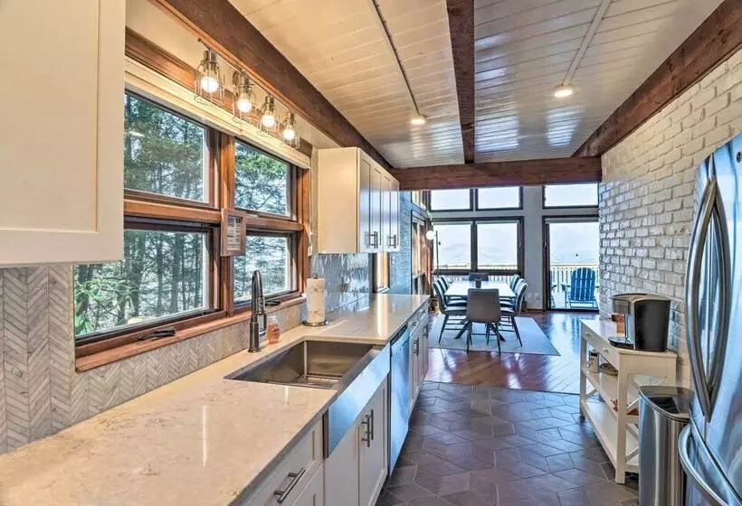 Modern Mtn Retreat W/ Hot Tub & Stellar Views!