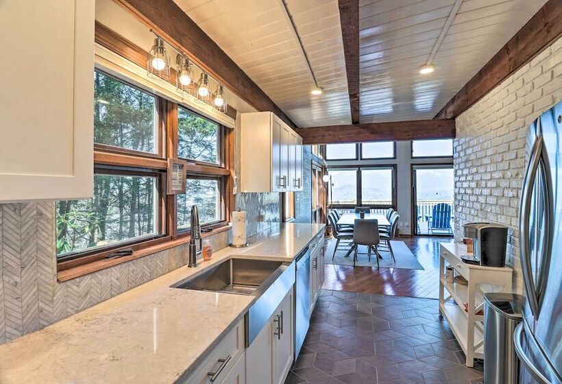Modern Mtn Retreat W/ Hot Tub & Stellar Views!