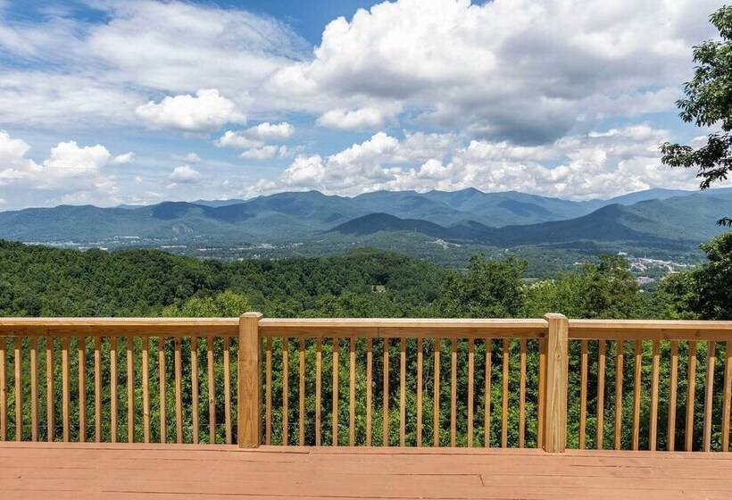 Modern Mtn Retreat W/ Hot Tub & Stellar Views!