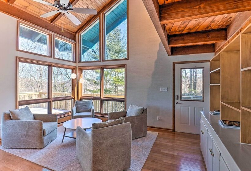 Modern Mtn Retreat W/ Hot Tub & Stellar Views!