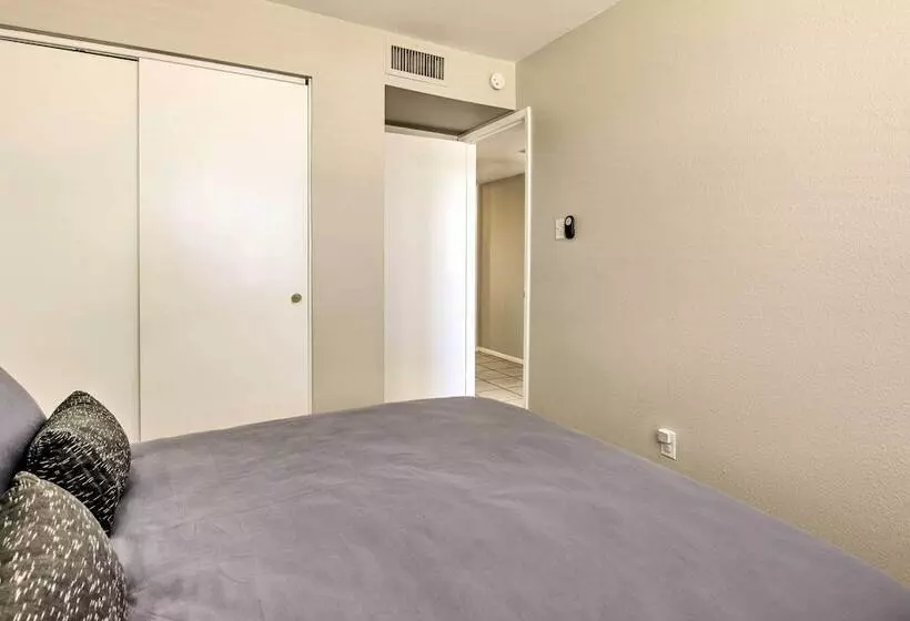 Pet Friendly Peoria Home: Patio, Grill & Foosball!