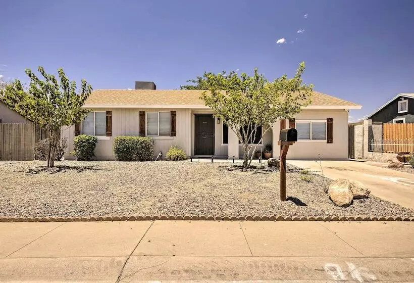 Pet Friendly Peoria Home: Patio, Grill & Foosball!