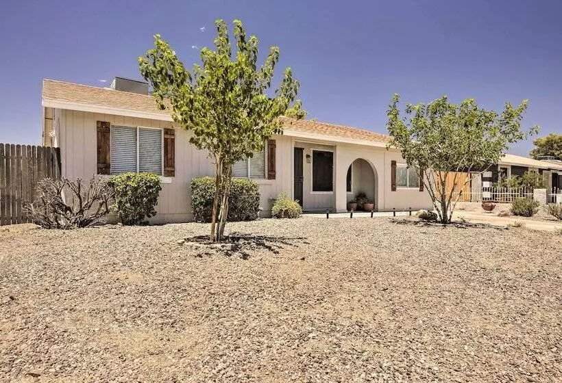 Pet Friendly Peoria Home: Patio, Grill & Foosball!