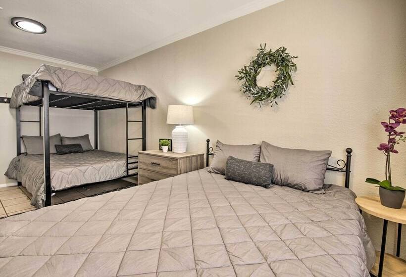 Pet Friendly Peoria Home: Patio, Grill & Foosball!