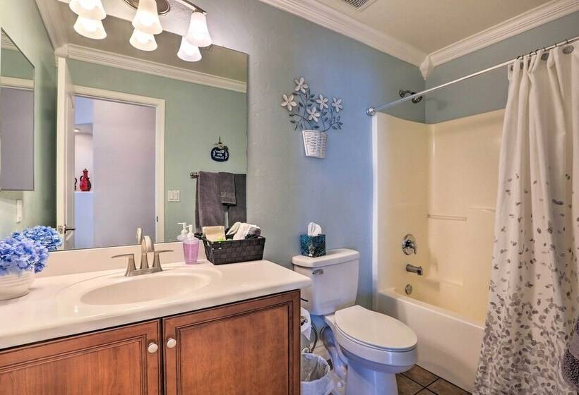 Modern Tucson Home W/ Patio + Saltwater Pool!