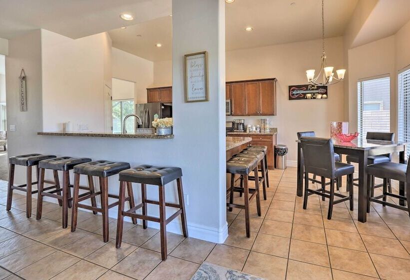 Modern Tucson Home W/ Patio + Saltwater Pool!