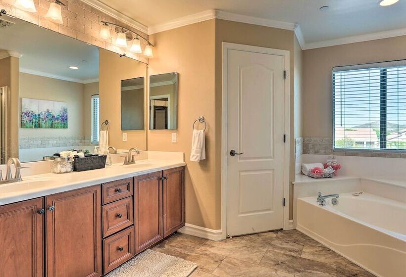 Modern Tucson Home W/ Patio + Saltwater Pool!