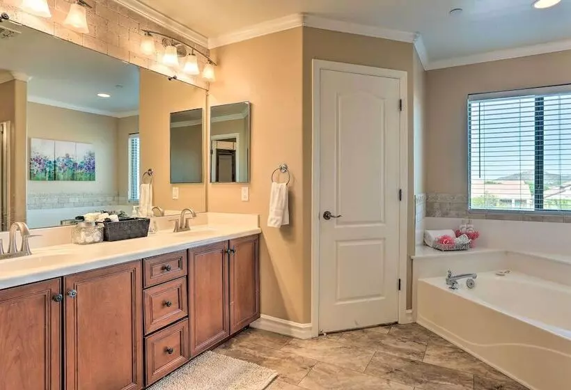 Modern Tucson Home W/ Patio + Saltwater Pool!