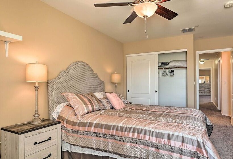 Modern Tucson Home W/ Patio + Saltwater Pool!