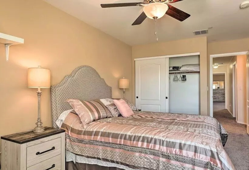 Modern Tucson Home W/ Patio + Saltwater Pool!