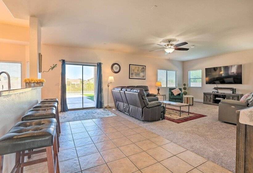 Modern Tucson Home W/ Patio + Saltwater Pool!