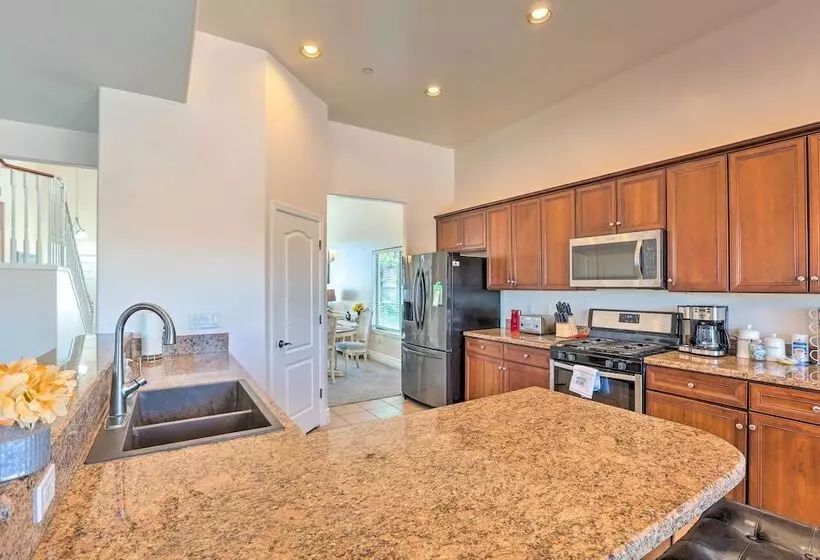 Modern Tucson Home W/ Patio + Saltwater Pool!