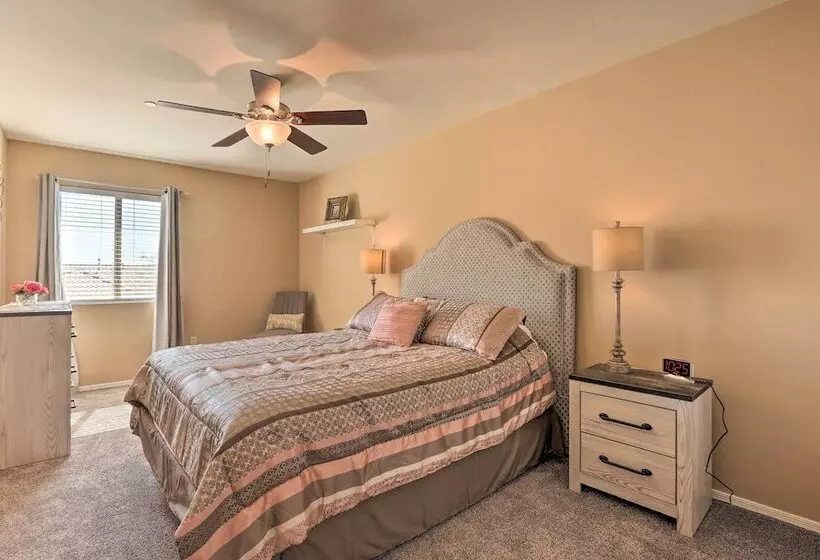 Modern Tucson Home W/ Patio + Saltwater Pool!