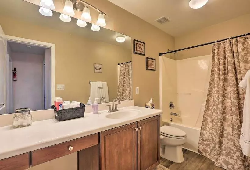 Modern Tucson Home W/ Patio + Saltwater Pool!